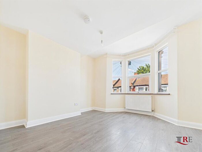 3 Bedroom Flat To Rent In Cobbold Road, London, NW10
