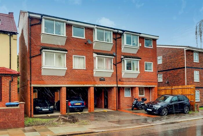 2 Bedroom Flat To Rent In Seaford Road, Enfield, EN1