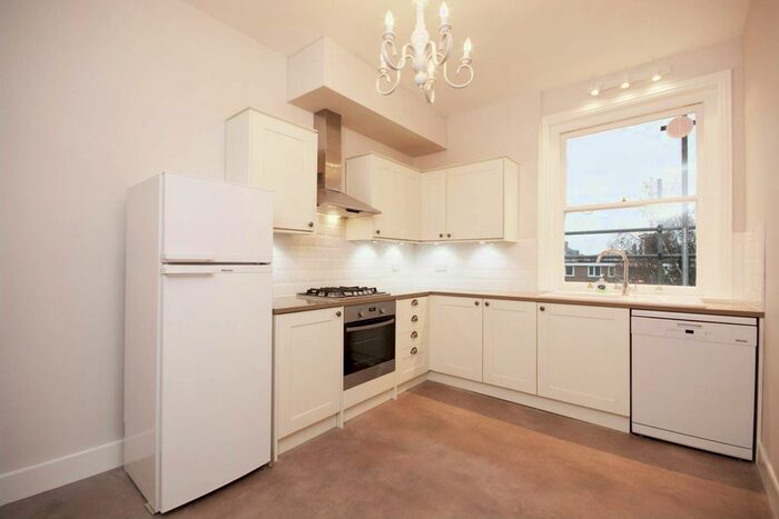 3 Bedroom Flat To Rent In Putney Heath Lane, Putney, London, SW15