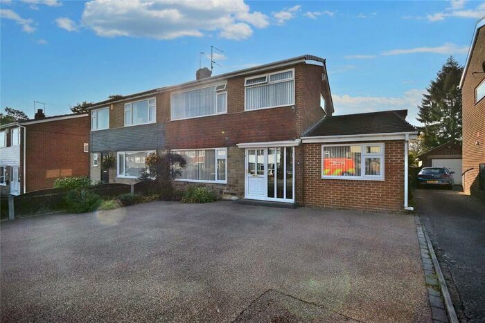 4 Bedroom Semi-Detached House To Rent In Parkways Grove, Oulton, Leeds, LS26