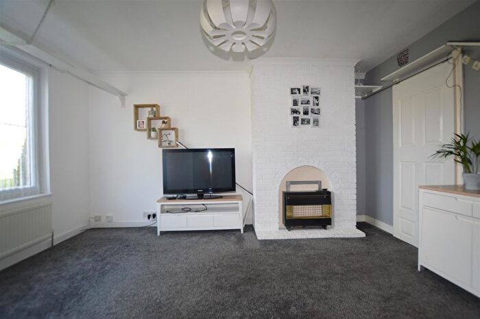 3 Bedroom Semi-Detached House To Rent In Fenwick Drive, Bradford, BD6