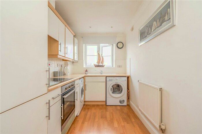 2 Bedroom Apartment To Rent In Southampton, Hampshire, SO17