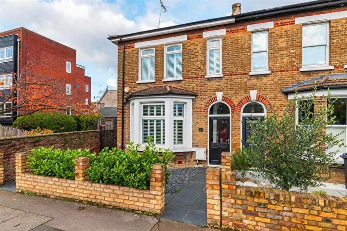 2 Bedroom Flat For Sale In Wellesley Road, Wanstead, E11