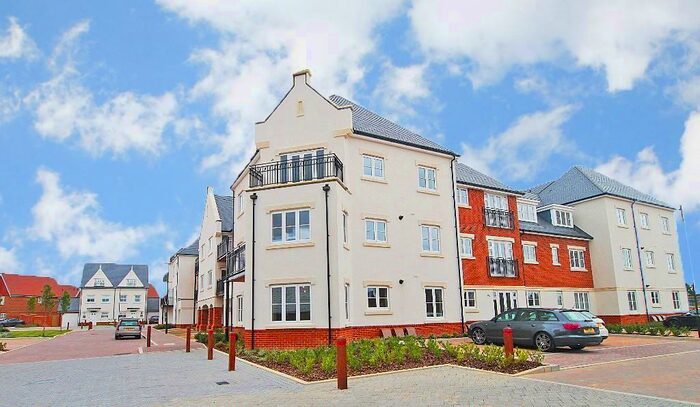 2 Bedroom Flat To Rent In Highwood House, Longhurst Avenue, Horsham, RH12