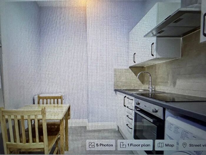 Studio To Rent In Very Near Warwick Road Area, Earls Court, SW5