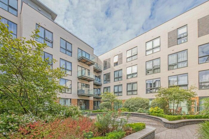 2 Bedroom Flat To Rent In Brewery Lane, Twickenham, TW1