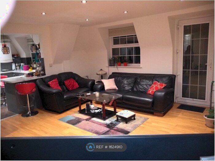 3 Bedroom Flat To Rent In London Road, Reading, RG1