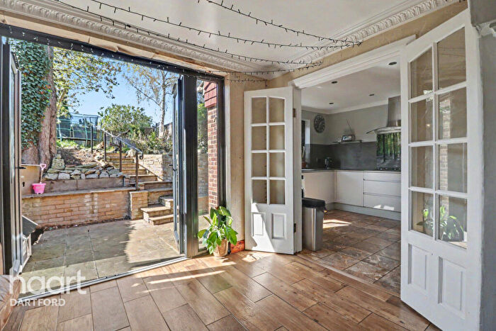 3 Bedroom Semi Detached House For Sale In Main Road, Dartford, DA4