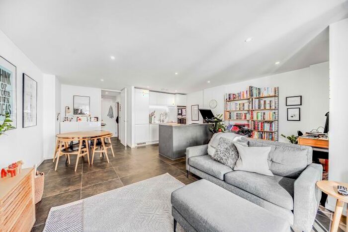 2 Bedroom Apartment To Rent In Pear Tree Street London, EC1V