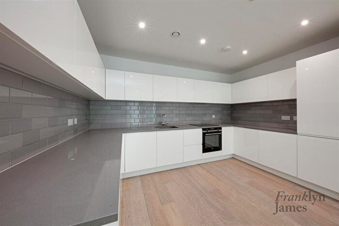 3 Bedroom Flat To Rent In Caravel House, Rendal Way, London, E16