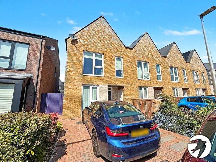 3 Bedroom End Terrace House To Rent In Belvedere Road, Rochester, ME1