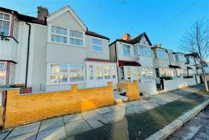 5 Bedroom House To Rent In Lens Road E7