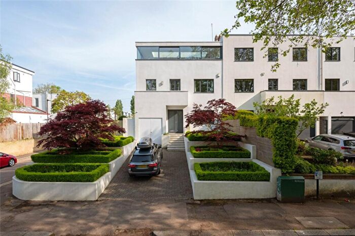 4 Bedroom End Of Terrace House For Sale In Shepherds Hill, London, N6