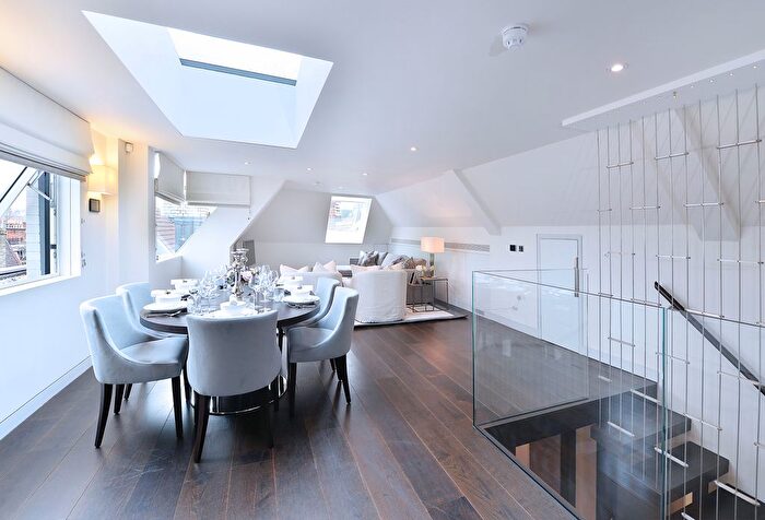 2 Bedroom Flat To Rent In Duke Street, Mayfair, London, W1K