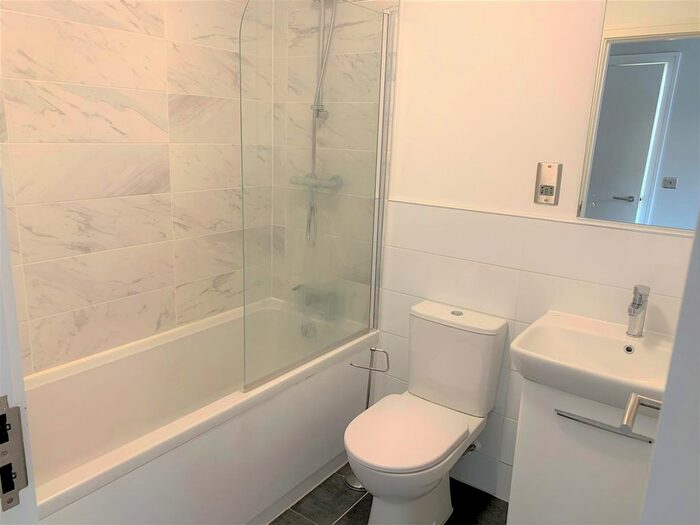 2 Bedroom Flat To Rent In Jesse Hartley Way, Liverpool, L3