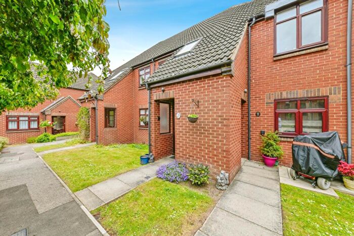 2 Bedroom Flat For Sale In The Lawns, Stevenage, Hertfordshire, SG2