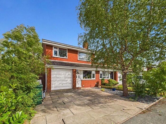 3 Bedroom Semi-Detached House For Sale In York Drive, Mickle Trafford, CH2