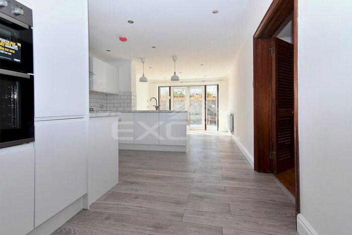 4 Bedroom Detached Bungalow To Rent In Lowfield Road, Acton, London, W3