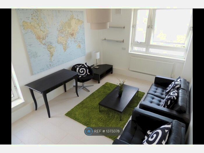 2 Bedroom Flat To Rent In Thomas Hollywood House, London, E2