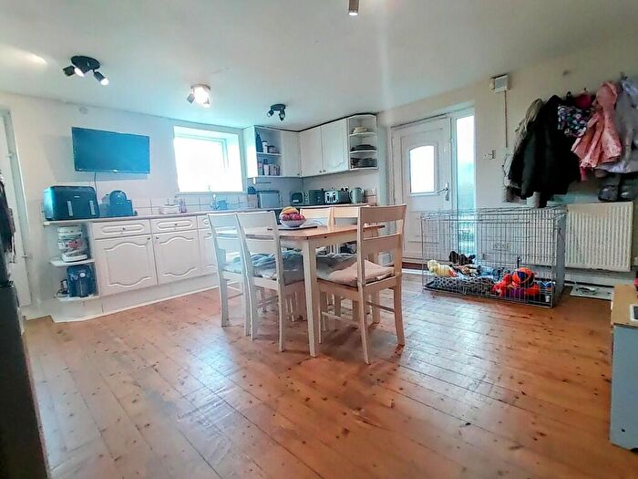 3 Bedroom End Of Terrace House For Sale In Packington Street, Thornton, Bradford, BD13