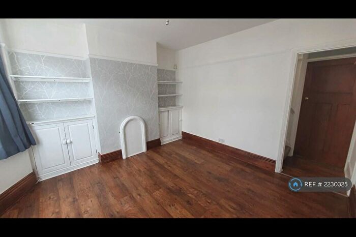 2 Bedroom End Of Terrace House To Rent In Colin Road, Luton, LU2