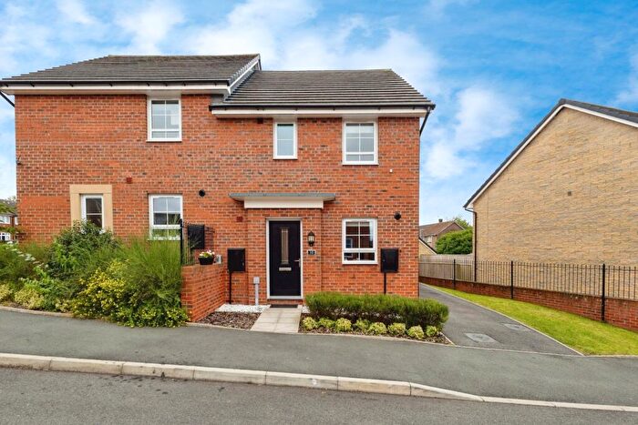 3 Bedroom Semi-Detached House For Sale In Oakfield Close, Hyde, Greater Manchester, SK14