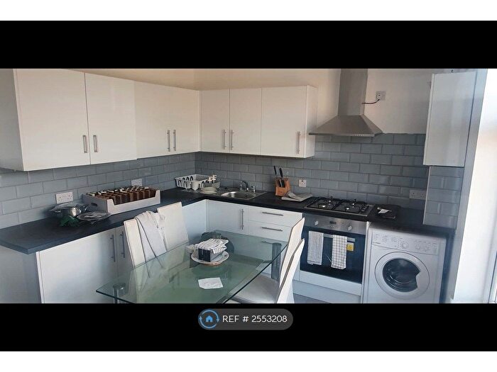 3 Bedroom Flat To Rent In Lea Bridge Road, London, E10