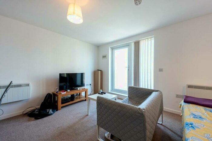 Studio To Rent In Guildford Road, Woking, GU22