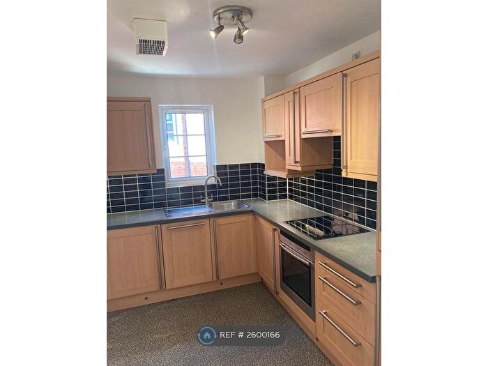 2 Bedroom Flat To Rent In Great Western Road, Gloucester, GL1