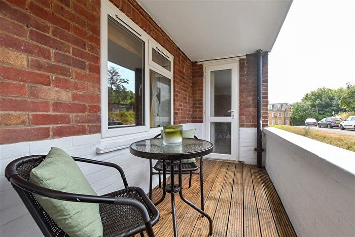 2 Bedroom Flat For Sale In Durham Close, Dover, Kent, CT17