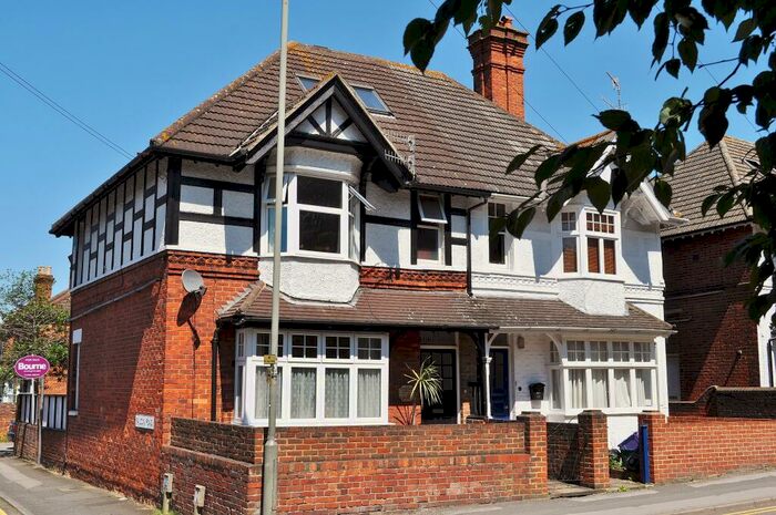 1 Bedroom Apartment To Rent In York Road, Guildford, Surrey, GU1