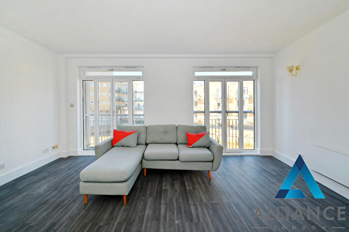 3 Bedroom Apartment To Rent In Dundee Wharf, Three Colt Street, E14