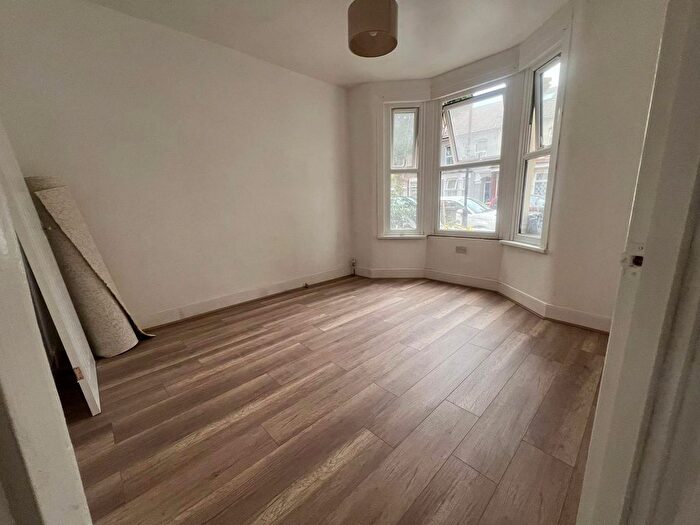 4 Bedroom Town House To Rent In East Ham, E6