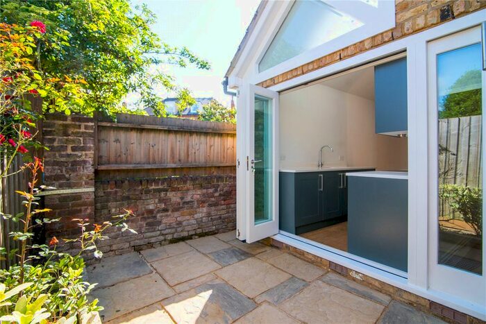 1 Bedroom Detached House To Rent In Ferry Road, Twickenham, TW1