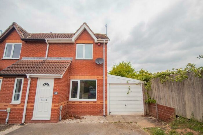 2 Bedroom Semi-Detached House To Rent In Hollywell Close, Hull, East Riding Of Yorkshire, HU9