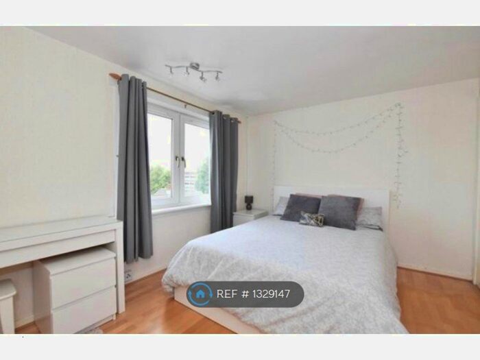 3 Bedroom Flat To Rent In Murroes Road, Glasgow, G51