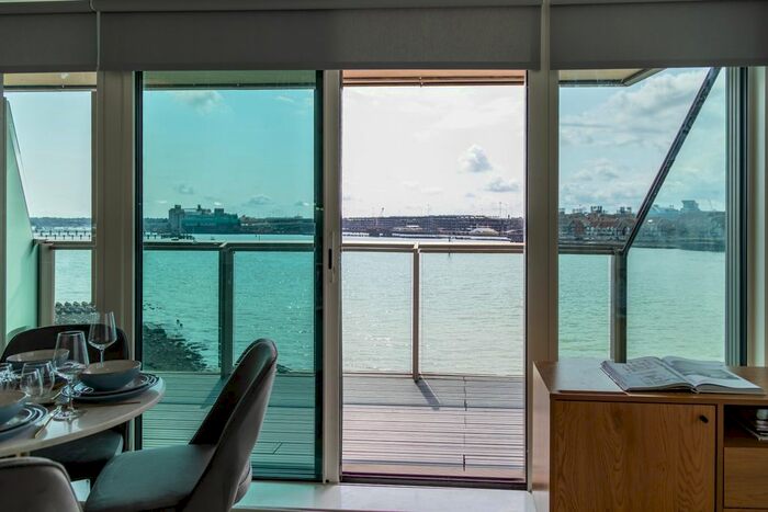 1 Bedroom Flat To Rent In Centenary Plaza, Southampton, SO19