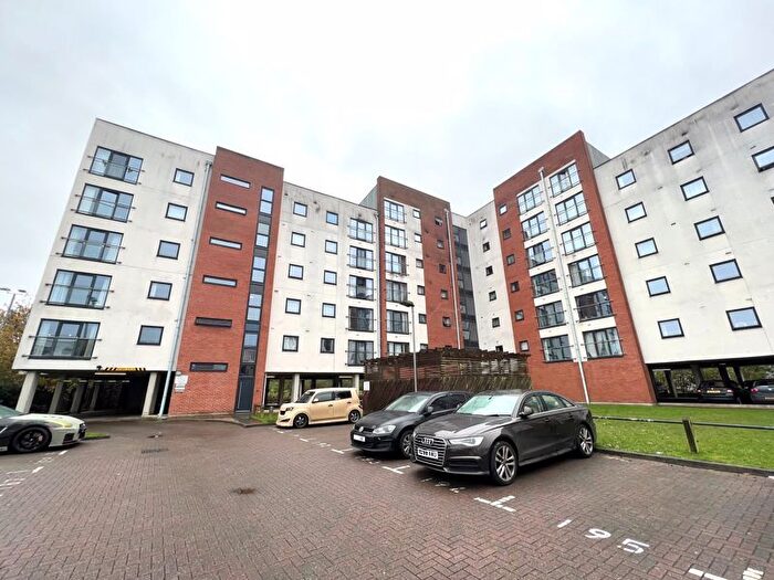 3 Bedroom Flat To Rent In Pilgrims Way, Salford, M50