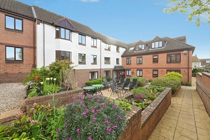 2 Bedroom Flat For Sale In Tanners Court, Thornbury, BS35