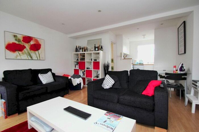 2 Bedroom Flat To Rent In Offord Road, London, N1