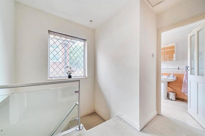 3 Bedroom End Of Terrace House For Sale In Fairmead Crescent, Edgware, HA8
