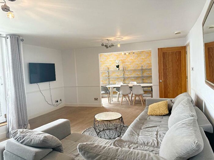 2 Bedroom Flat To Rent In Pierhead Lock, Manchester Road, Canary Wharf, London, E14