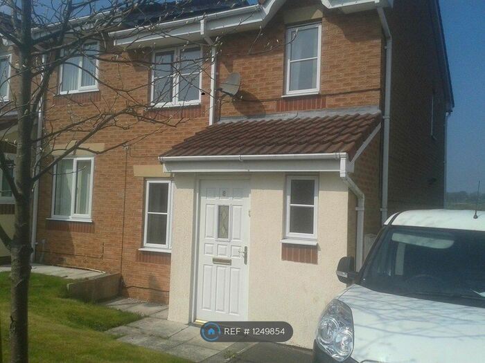 3 Bedroom Semi-Detached House To Rent In Spitfire Way, Stoke-On-Trent, ST6