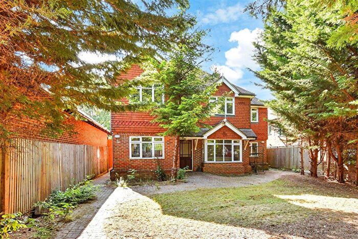 5 Bedroom Detached House For Sale In Maidstone Road, Chatham, Kent, ME4