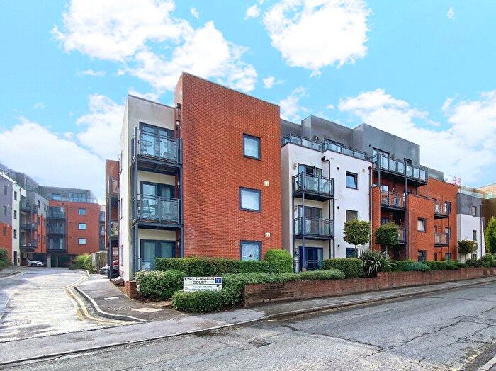 1 Bedroom Flat To Rent In Walnut Tree Close, Guildford, Surrey, GU1