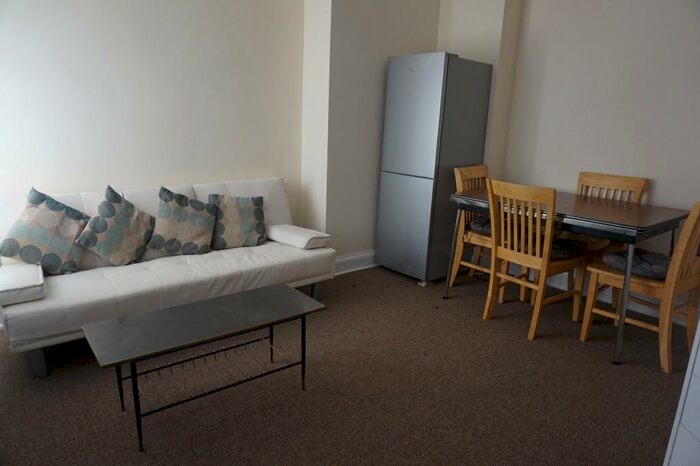 5 Bedroom Semi-Detached House To Rent In Coombe Road, Brighton, BN2