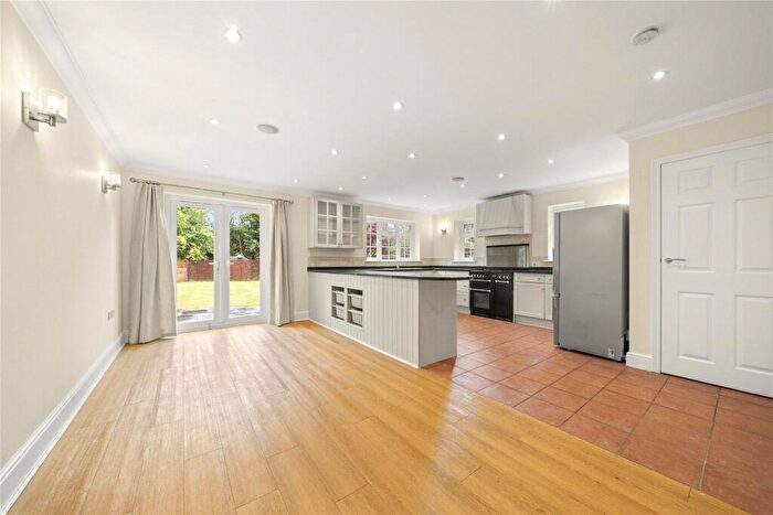 6 Bedroom Detached House To Rent In Midway, Walton-on-Thames, Surrey, KT12