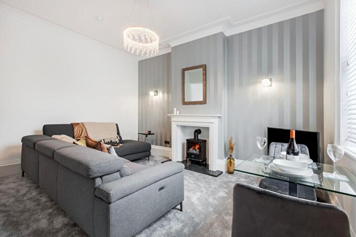 1 Bedroom Apartment To Rent In Cavendish Apartments, Warwick Road, CA1