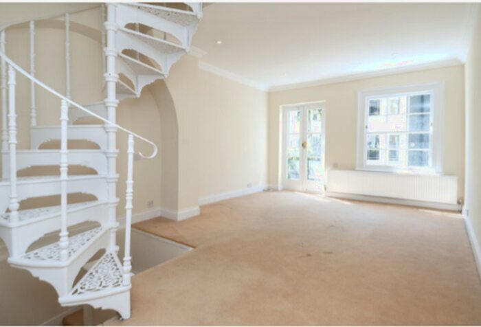 2 Bedroom Mews To Rent In Queen's Gate Mews, London, SW7