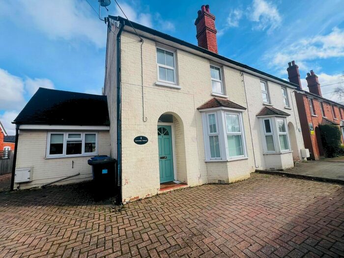 3 Bedroom Semi-Detached House To Rent In Alexandra Terrace, Hook, RG29